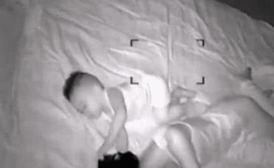 一男子在妻子房間安裝攝像頭,夜里拍下這樣場景!網友:太扎心了!