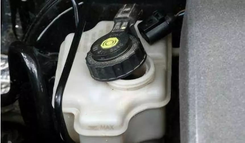 不換剎車油有什么影響 剎車油長期不換會有什么后果? 不換剎車油有什么影響 剎車油長期不換會有什么后果?