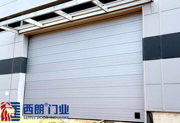 南通帶抗風背筋的工業提升門