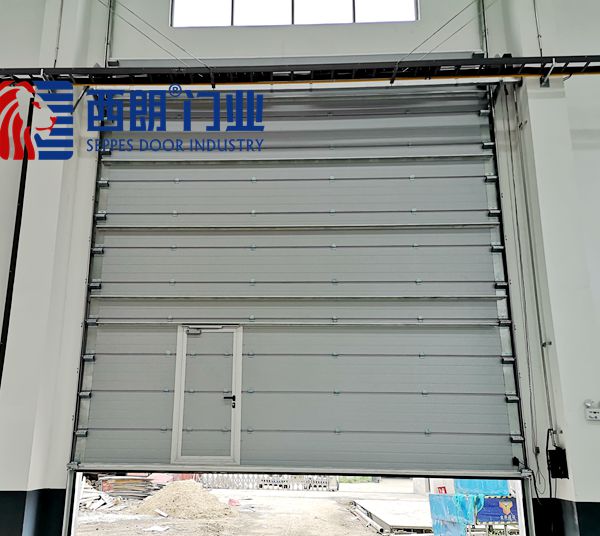 南通帶抗風背筋的工業提升門